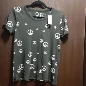 NWT Chaser peace sign tee